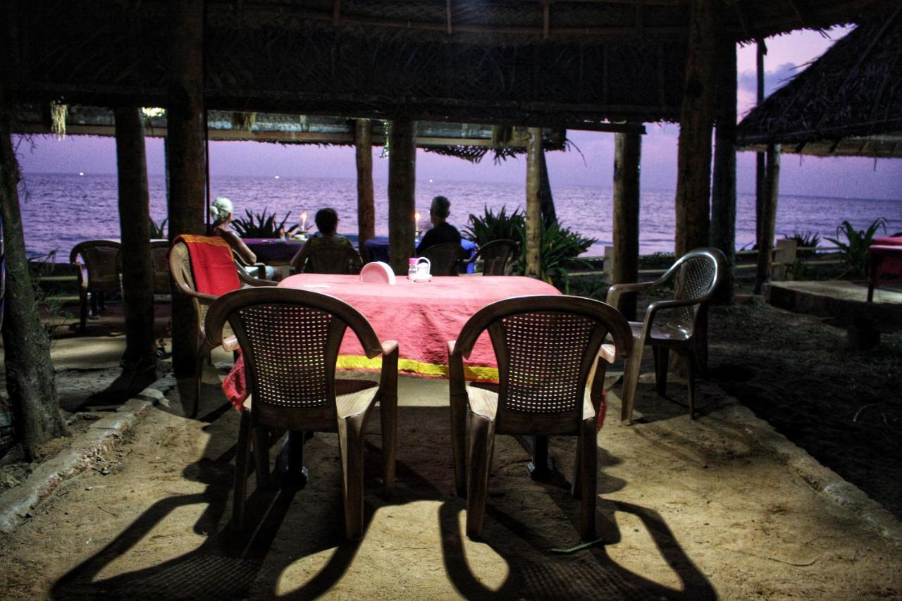 Sukriti Beach Resort Varkala Kültér fotó
