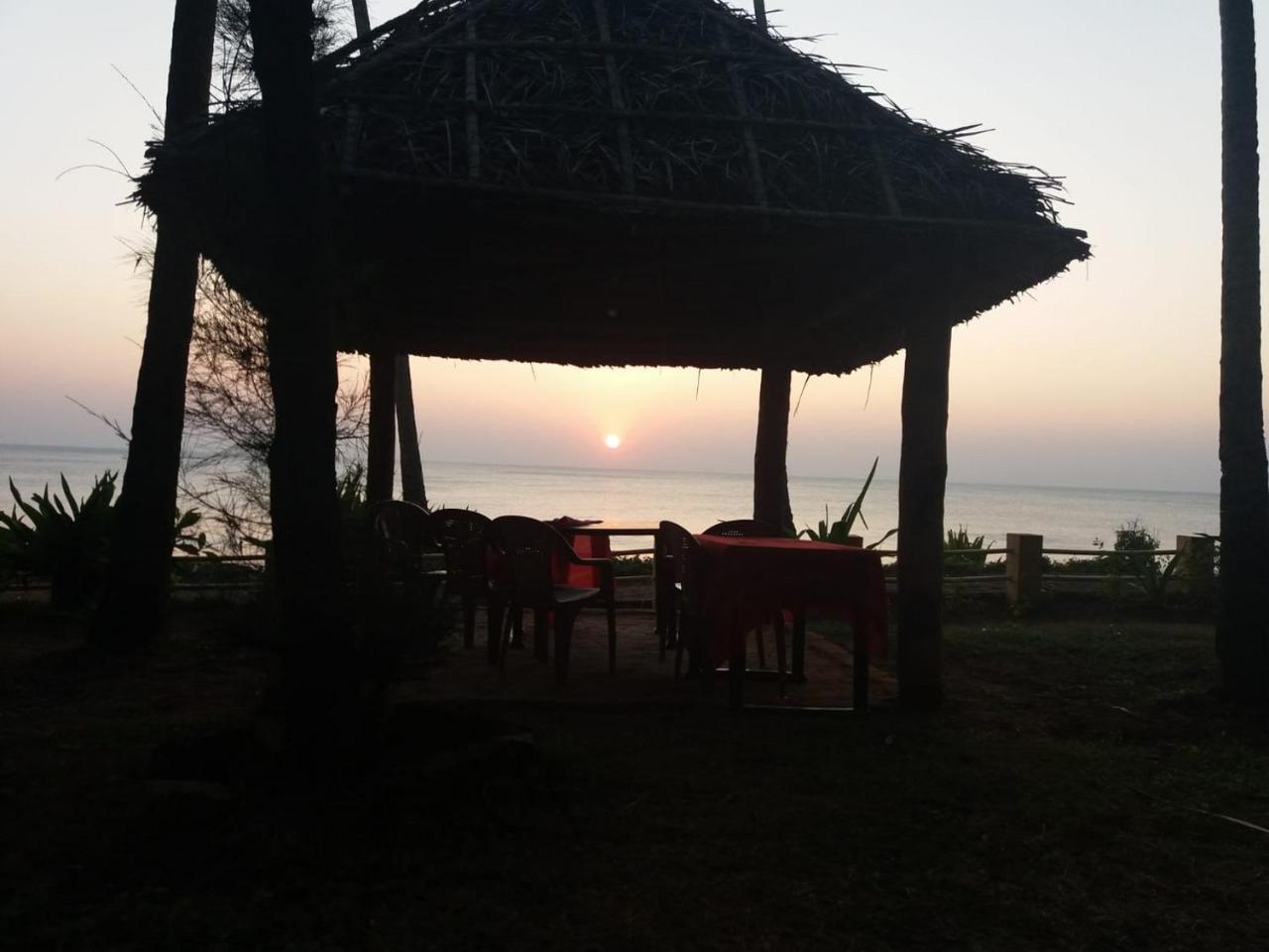 Sukriti Beach Resort Varkala Kültér fotó